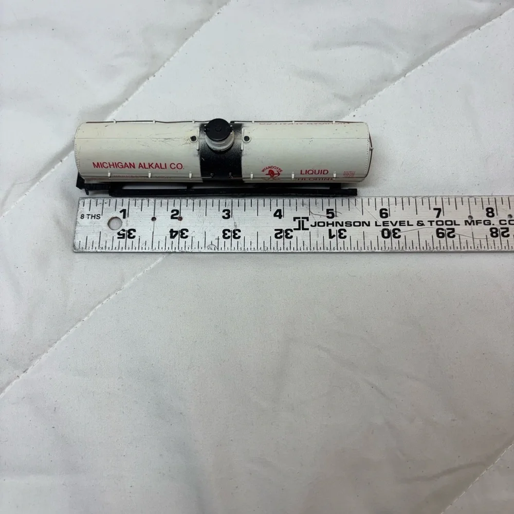HO SCALE ATHEARN MICHIGAN ALKALI TANK CAR KIT BUILT O/B